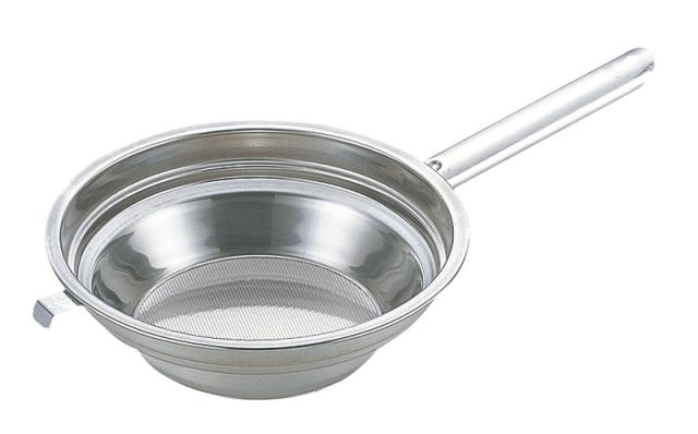 三宝産業 段付油こし 片手ハンドル(パンチ網仕様)22cm 【北海道・沖縄・離島配送不可】