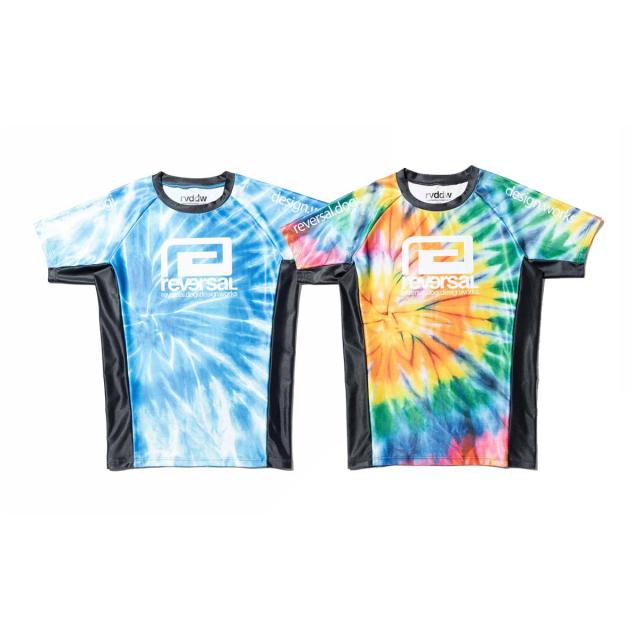 リバーサル メンズ ラッシュガード 正規販売店 REVERSAL タイダイ 半袖 クルーネック TIE DYE SHORT RASH GUARD ﾀｲﾀﾞｲ rv25ss604-MX RED-BLUE-YELLOW