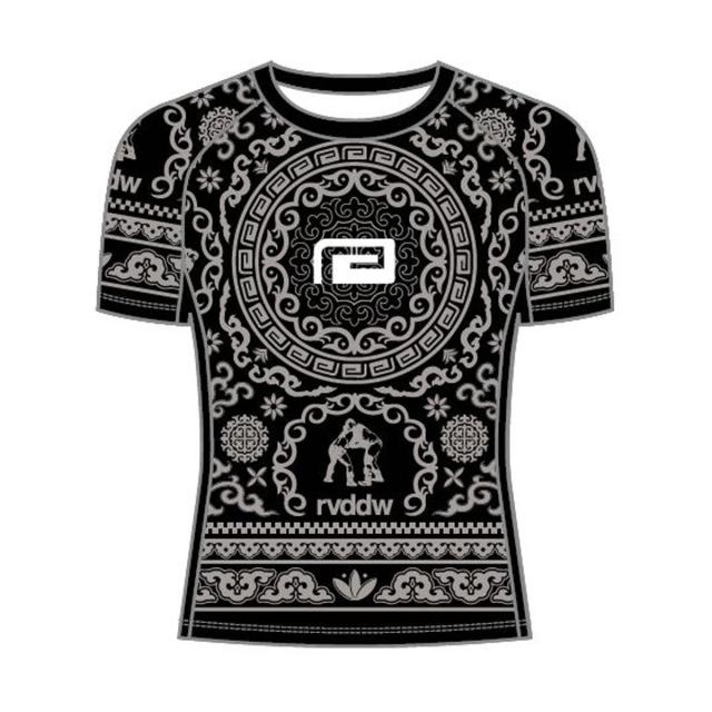 予約商品 4月頃入荷予定 リバーサル メンズ ラッシュガード 正規販売店 REVERSAL 半袖 クルーネック 総柄 Tシャツ BOKH SHORT RASH GUARD 黒 rv26ss604 BK BLACK