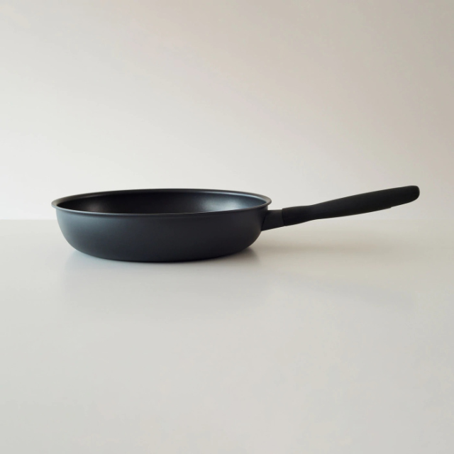 マイヤー ミッドナイト フライパン 28cm マイヤー ミッドナイト フライパン 28cm Midnight MEYER 硬質アルマイト IH ガス キッチン 料理 調理 おしゃれ お洒落 道具 器具 用具 便利 グッズの通販は 8,800円