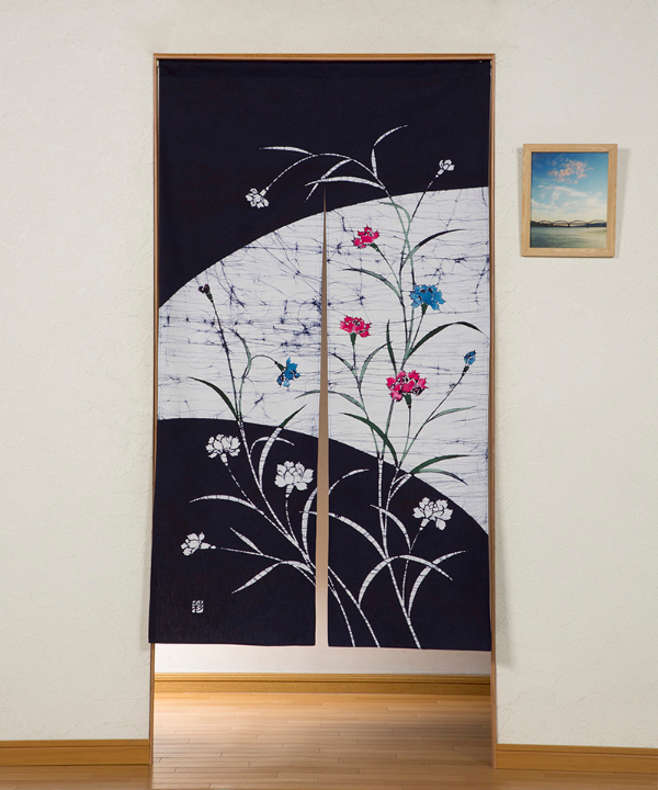 ろうけつ染めのれん カーネーション柄 のれん 花柄 和風 ろうけつ染め ろうけつぞめ 蝋結染 蝋纈染 臈纈染 ろうけつぞめのれん 蝋結染のれん 蝋纈染のれん 臈纈染のれん グッズ 人気