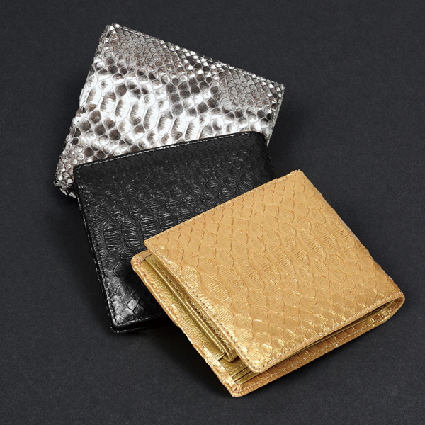 大開運 ダイヤモンドパイソン 祈祷 コンパクト財布 蛇革 ヘビ皮 パイソン ニシキヘビ ロングウォレット 金運 財運 一粒万倍日 蛇革財布 本革 革 レザー 一枚革 金運アップ 二つ折り財布 二つ折り 折りたたみ財布 コンパクト おしゃれ メンズ レディース 誕生日 プレゼント