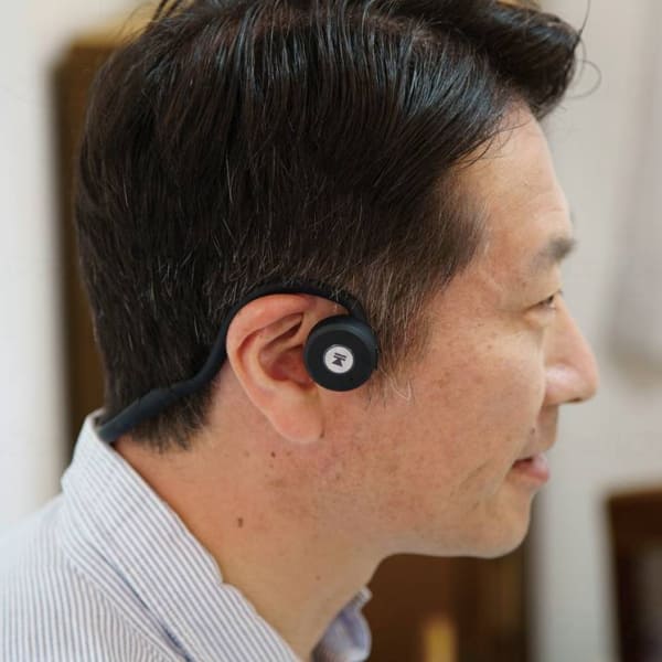 集音器付き骨伝導ヘッドホン DenDen デンデン 集音器 骨伝導 集音機 充電式集音器 軽量 充電式 ワイヤレスヘッドホン コードレス Bluetooth 高齢者 お年寄り 介護 シニア 両親 祖父母 母の日 父の日 敬老の日 誕生日 バースデー プレゼント ギフト 贈り物 お祝い 贈答品_1