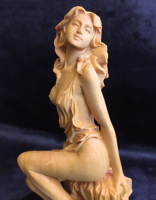 本黄楊（ほんつげ）恥じらいの素振り 天然木 一杢彫り 彫刻 手作り彫刻 張