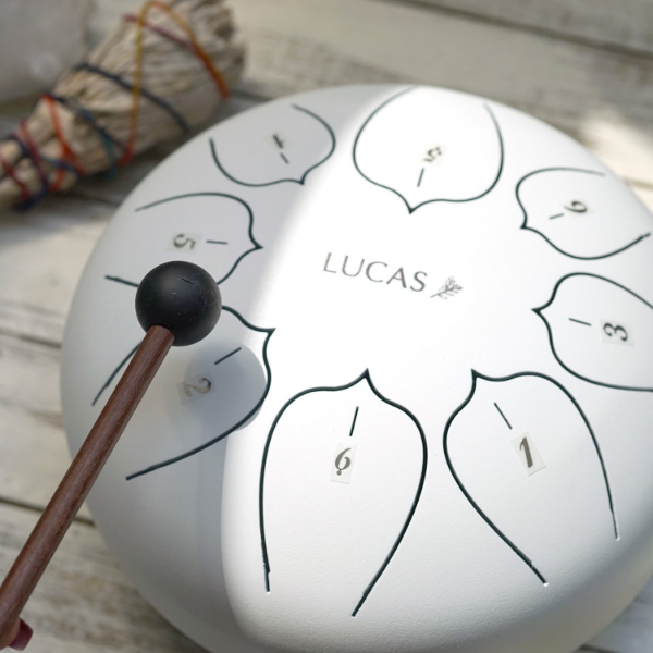 LUCAS ヒーリングドラム S 専用ケース付き ドラム タングドラム 楽器 ルカス スティールタングドラム 楽譜 演奏 スチールタングドラム 心 音 音色 サウンド 癒し 空間 浄化 瞑想 リラクゼーション ヨガ ヒーリング リフレッシュ 誕生日 プレゼント ギフト 贈り物_1