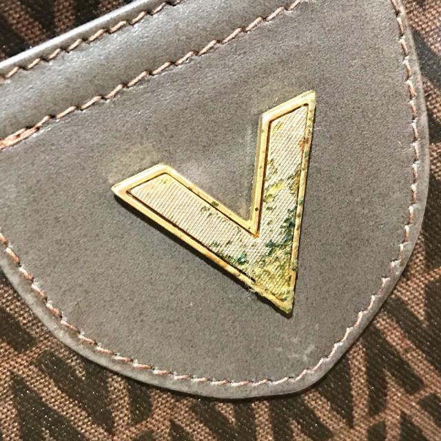 VALENTINO ヴァレンティノ ロゴライン ヴィンテージ ロゴ金具 ポーチ VALENTINO ヴァレンティノ ロゴライン ヴィンテージ ロゴ金具 ポーチ