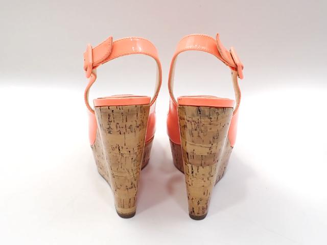 中古 クリスチャンルブタン サンダル レディース ウェッジソール パテントレザー オレンジ系 サイズ35 22.0cm コルク 古着 アパレルの通販は 中古 クリスチャンルブタン サンダル レディース ウェッジソール パテントレザー オレンジ系 サイズ35 22.0cm コルク 古着 アパレルの通販は