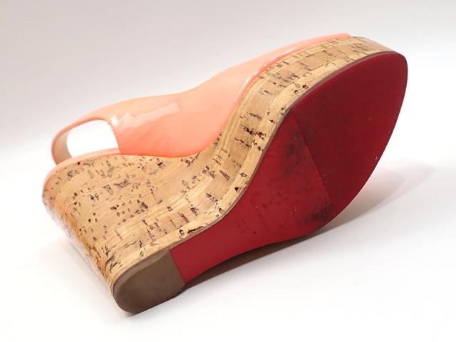 中古 クリスチャンルブタン サンダル レディース ウェッジソール パテントレザー オレンジ系 サイズ35 22.0cm コルク 古着 アパレルの通販は 中古 クリスチャンルブタン サンダル レディース ウェッジソール パテントレザー オレンジ系 サイズ35 22.0cm コルク 古着 アパレルの通販は