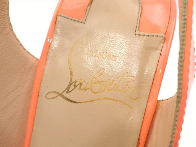 中古 クリスチャンルブタン サンダル レディース ウェッジソール パテントレザー オレンジ系 サイズ35 22.0cm コルク 古着 アパレルの通販は 中古 クリスチャンルブタン サンダル レディース ウェッジソール パテントレザー オレンジ系 サイズ35 22.0cm コルク 古着 アパレルの通販は