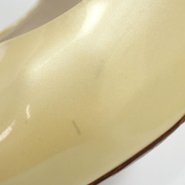 中古 ルイ ヴィトン パンプス レディース ホワイト系 24.5cm 38 エナメル オープントゥ パドロック ハイヒール 古着 アパレル