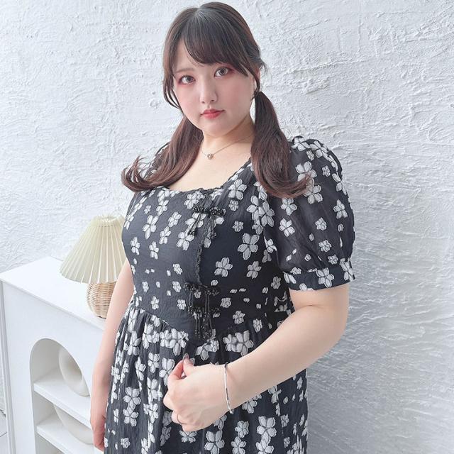 夏新作 大きいサイズ レディース ワンピース スクエアネック花柄ロングワンピース ワンピ ロング スクエアネック 半袖 花柄 柄 刺繍 フレア ウエストゴム ビジュー 秋服 春服 LL 2L 3L 4L 5L ブラック 黒 ゴールドジャパン +cute +CUTE +Cute ＋cute ＋CUTE プラスキュート ロング・マキシ丈
