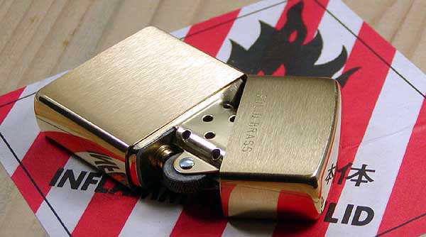 ソリッドブラス 真鍮無垢 ジッポ ライター ブラッシュジッポ#204 ロゴ入り ZIPPO SOLID BRASS メール便対応 の通販はau PAY  マーケット - ブランドショップ JACKAL | au PAY マーケット－通販サイト