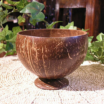 ココナッツの小物入れ 台付き アジアン雑貨 バリ雑貨 インテリア ココナッツ 小物入れ 木製の通販はau Pay マーケット アジアン雑貨 インテリアangkasa