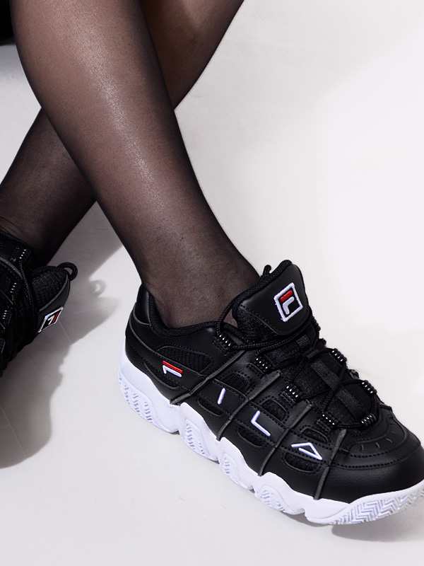 Fila フィラ スニーカー 厚底 レディース メンズ ユニセックス ダッドシューズ ダッドスニーカー Barricade Xt 97 W バリケード 黒 ブラの通販はau Pay マーケット Rodeo Bros