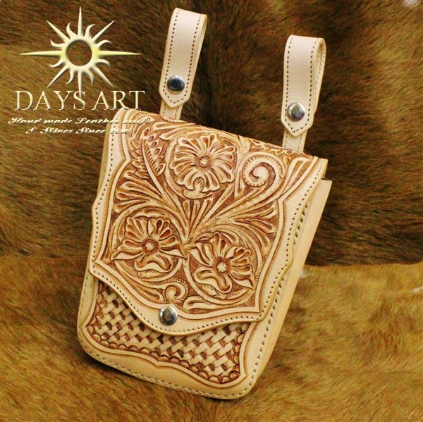 牛革サドルレザー フラワー&バスケットカービング メディスンバッグ ヒップバッグ ウエストバッグ ベルトループ タン 長財布入れ ダークブラウン  本革 メンズ バイカー かばん 鞄 レザーバッグ ショルダーバッグ   【ギフト】   lb078