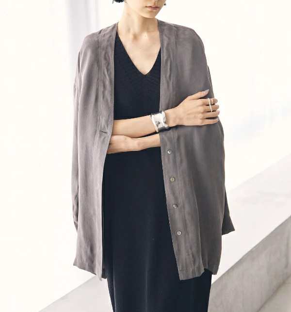 【即納】TODAYFUL トゥデイフル LIFEs ライフズ　Collarless Satin Shirts カラーレスサテンシャツ 12210402  吉田怜香【2022】【AW】【20｜au PAY マーケット