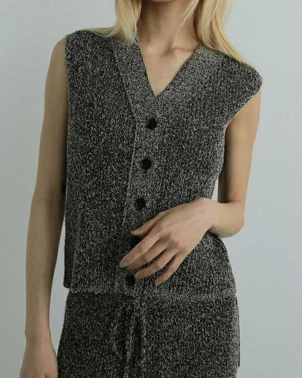 【即納】anuke アンヌーク anuke　Curlyarn Knit Vest カーリーヤーンニットベスト 62520508 船曳ひろみ【2025】【AW】【2025夏秋】【2025AW】【入荷】