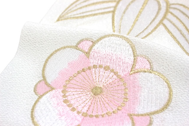 半襟 刺繍 振袖 成人式 半衿 白 ホワイト ピンク 松竹梅 鬼縮緬 ちりめん 婚礼衣装向け 結婚式 盛装 フォーマル 和装小物 女性 レディース_1