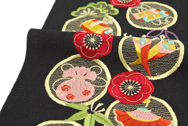 半襟 刺繍 振袖 成人式 半衿 卒業式 袴用 黒 ブラック 赤 緑 吉祥文様 縮緬 結婚式 フォーマル 和装小物 日本製_1