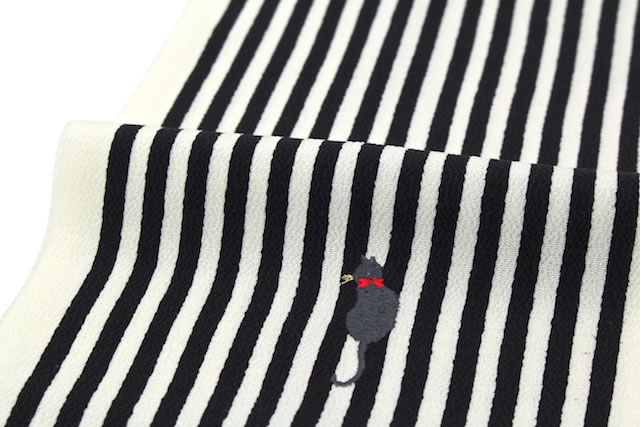 半襟 振袖 刺繍 成人式 半衿 卒業式 袴用 黒 ブラック 縞 猫 ネコ ワンポイント 正絹 縮緬 結婚式 カジュアル フォーマル 日本製 半襟 振袖 刺繍 成人式 半衿 卒業式 袴用 黒 ブラック 縞 猫 ネコ ワン