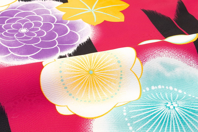 卒業式 女の子 小学校 袴用二尺袖着物 bonheur saisons レトロモダン ピンク系 菊 梅 紅葉 小花 矢羽根 十三参り 13歳 ハイジュニア キッズ 小振袖 仕立て上がり_1