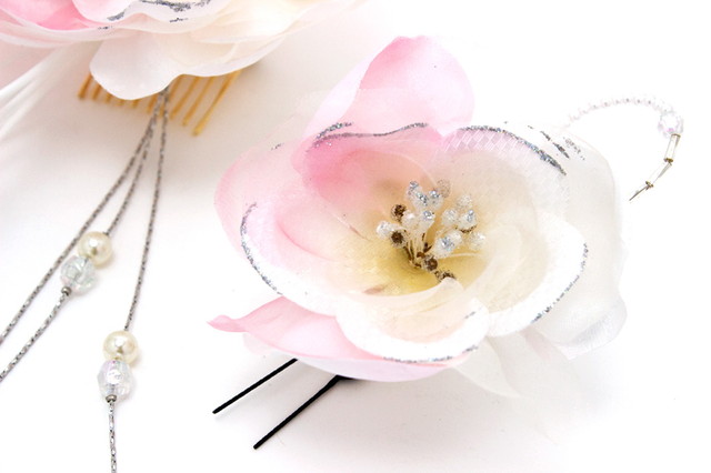 成人式 髪飾り 成人式の髪飾り 2点セット 白 ホワイト 薄ピンク