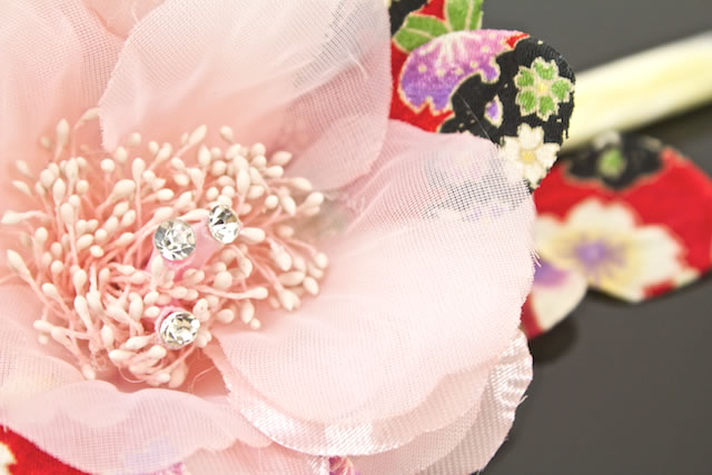 ピンク 花柄 着物。髪飾り。袴 成人式 髪飾り 成人式の髪飾り 振袖向け 卒業式 袴 浴衣向け