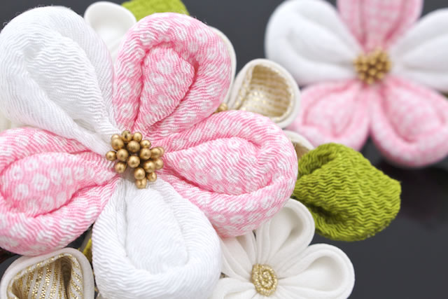 成人式 髪飾り 成人式の髪飾り つまみ細工 2点セット ピンク 白 桜 梅