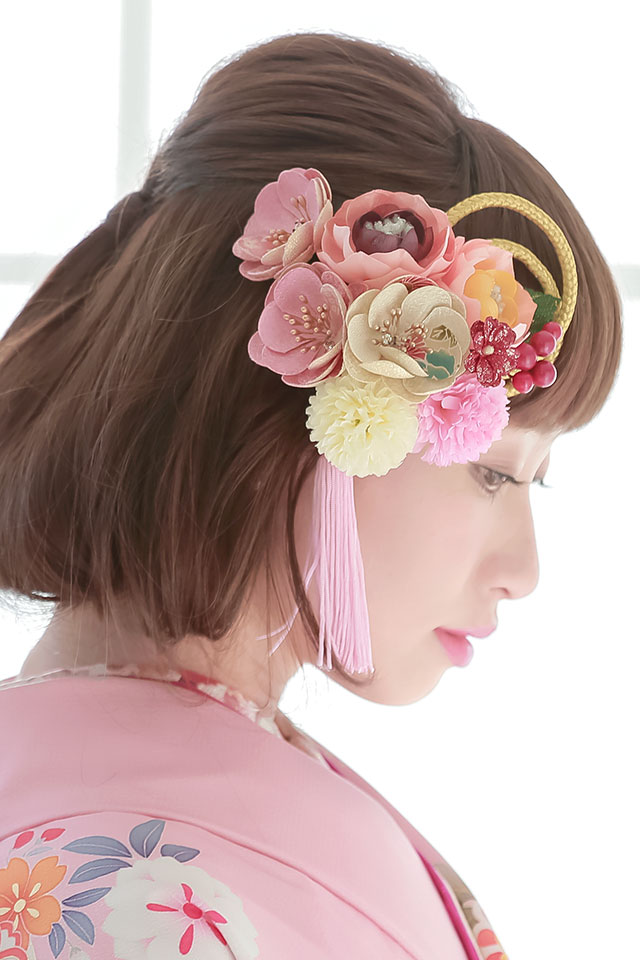 成人式 髪飾り 成人式の髪飾り 2点セット ピンク 白 菊 椿 花 水引 房紐 ラメ コサージュ 卒業式 振袖 袴 前撮り 髪留め ヘアアクセサリー 日本製 和装_1