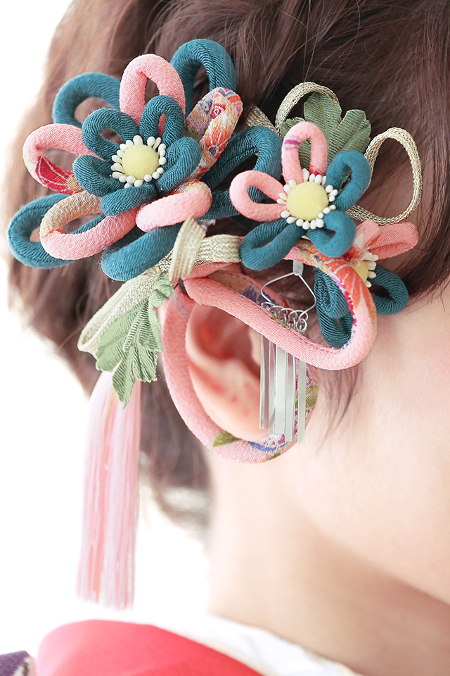 成人式 髪飾り 成人式の髪飾り 2点セット 灰青 ブルー ピンク 花 紐 縮緬 コサージュ コーム 簪 ヘアアクセサリー 卒業式 日本製 和装 成人式 髪飾り 成人式の髪飾り 2点セット 灰青 ブルー ピンク 花 紐