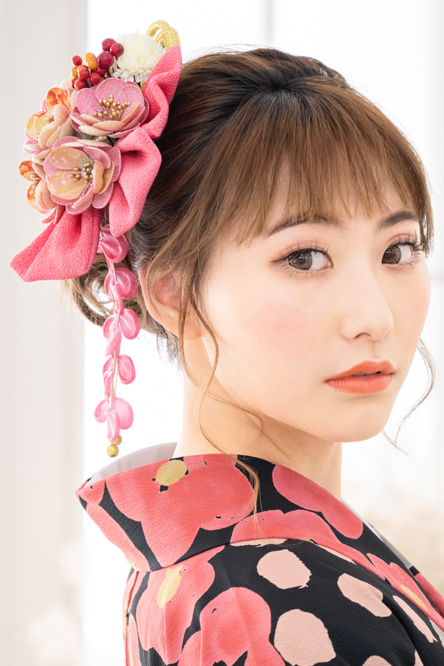 成人式 髪飾り 成人式の髪飾り 3点セット 桃色 ピンク 椿 ポンポン菊 藤下がり 花 リボン 縮緬 水引 房紐 コーム Uピン 髪留め ヘアアクセサリー 袴 着物 振袖 卒業式 和装 成人式 髪飾り 成人式の髪飾り 3点セット 桃色 ピンク 椿 ポンポン