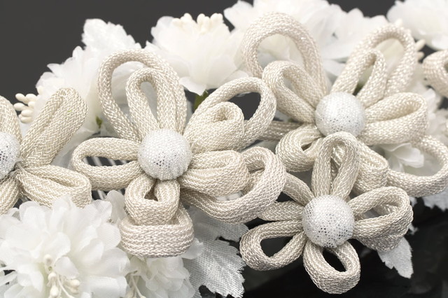 髪飾り 成人式 桜 菊 花 フラワー コサージュ コーム ワイヤー 振袖向け 卒業式向け 袴向け 髪留め ヘアアクセサリー 日本製 和装 髪飾り 成人式 桜 菊 花 フラワー コサージュ コーム ワイヤー 振袖