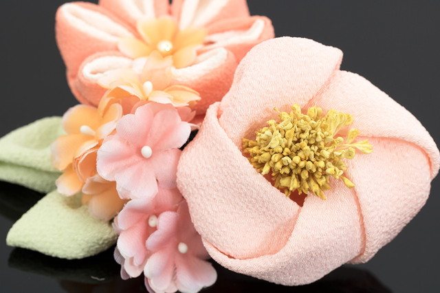 成人式 髪飾り 成人式の髪飾り つまみ細工 2点セット 桜色 ピンク 薄