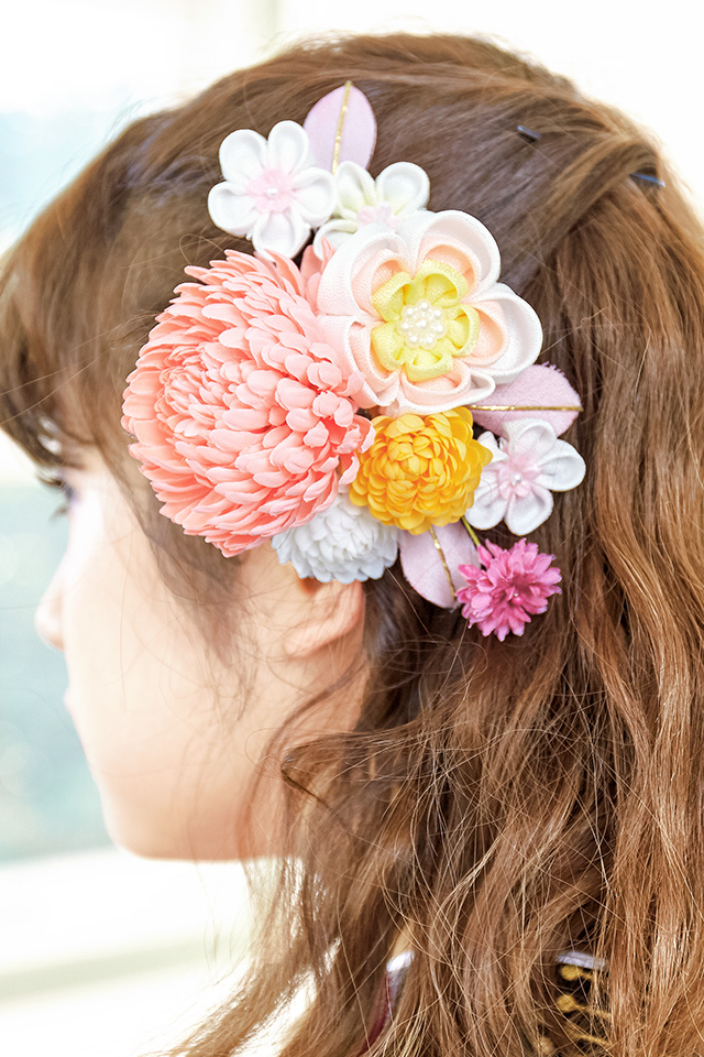 成人式 髪飾り 成人式の髪飾り 2点セット ピンク系 白 ホワイト 梅 ピンポンマム 菊 花 フラワー つまみ細工 コサージュ コーム Uピン 髪留め 卒業式向け 振袖向け 袴向け ヘアアクセサリー 日本製 和装 成人式 髪飾り 成人式の髪飾り 2点セット ピンク系 白 ホワイト 梅