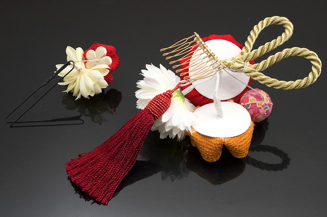 成人式 髪飾り 成人式の髪飾り つまみ細工 2点セット 赤 レッド