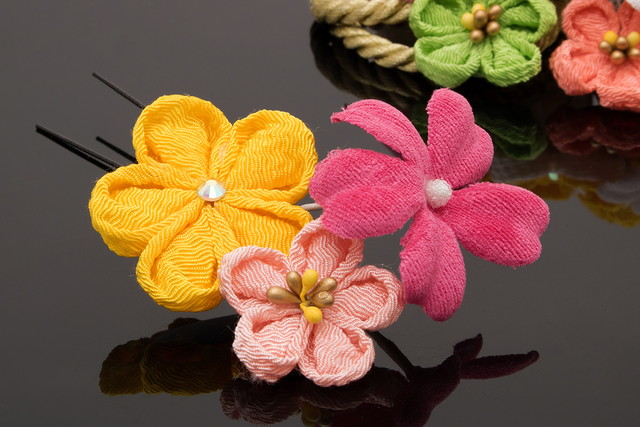 成人式 髪飾り 成人式の髪飾り 2点セット 黄色 イエロー ピンク 梅 菊