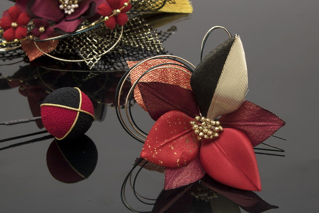 成人式 髪飾り 成人式の髪飾り 3点セット 赤 レッド 黒 金色 桜 サクラ