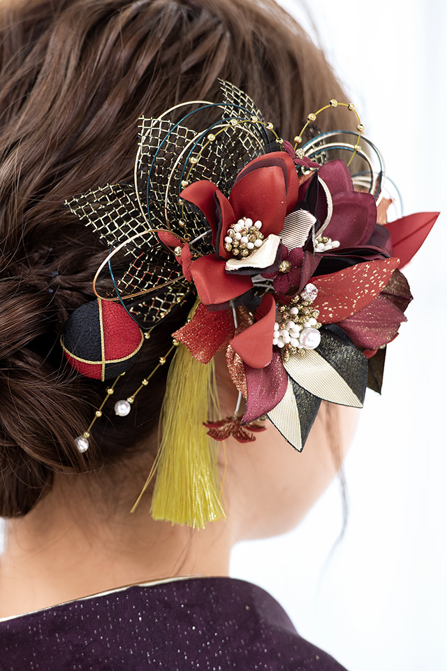 成人式 髪飾り 成人式の髪飾り 3点セット 赤 レッド 黒 金色 桜 サクラ 花 フラワー コサージュ レース 玉飾り 水引 房飾り ぶら飾り コーム式 Uピン式 髪留め ヘアアクセサリー 振袖向け 卒業式向け 日本製 和装 成人式 髪飾り 成人式の髪飾り 3点セット 赤 レッド 黒 金色 桜 サクラ