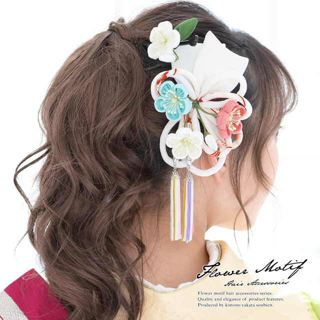 成人式 髪飾り 成人式の髪飾り つまみ細工 2点セット 白 ホワイト 梅 うめ 花 丸ぐけ紐 房飾り ラメ 縮緬 ちりめん リボン コーム 簪 髪留め ヘアアクセサリー 振袖向け 卒業式 日本製 和装の通販は 7,980円