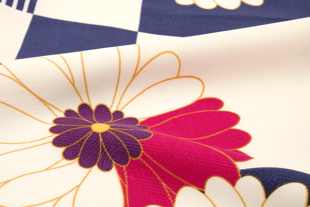 袴用二尺袖着物 ブランド bonheur saisons（ボヌールセゾン） 紺色 ネイビー アイボリー 市松格子 菊 花 縞 菊紗綾形 レトロモダン 小振袖 卒業式 女性 レディース 仕立て上がり_1
