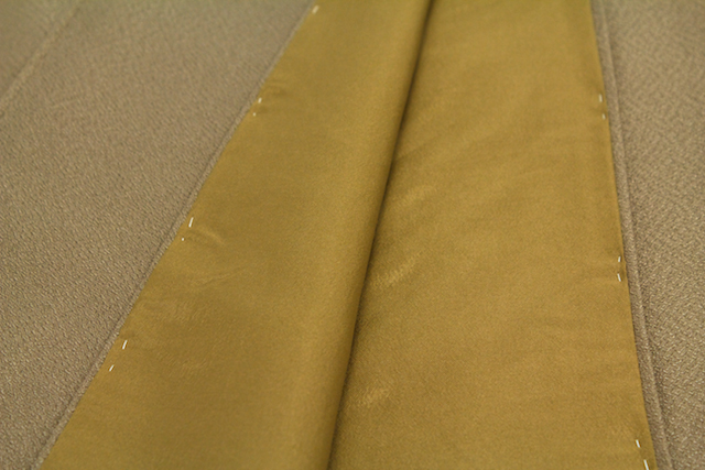 洗える着物 色無地プレタ プレタ着物 単衣 袷 茶色 利休茶色 ブラウン 色無地 老舗 きもの工房 仕立て上がり M・Lサイズ 洗える着物 袷 単衣 着物 洗える 色無地 プレタ着物 茶色 利休茶色