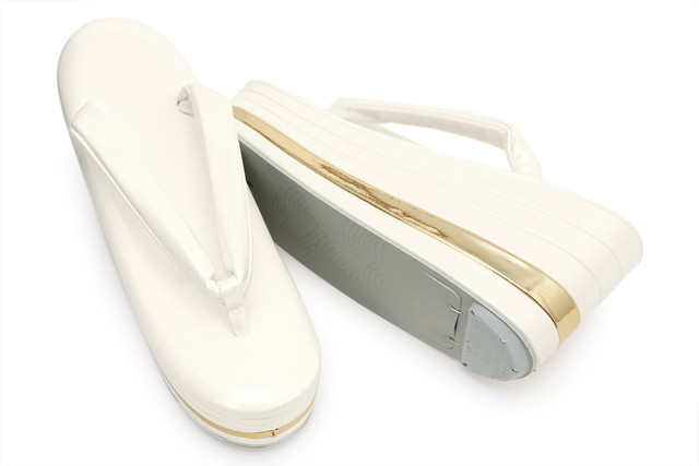 成人式 草履 レディース 厚底 白 ホワイト 金色 ゴールド エナメル加工 ミルフィーユ 五枚芯 振袖用 フォーマル ぞうり ゾウリ 女性用 日本製 成人式 草履 レディース 厚底 白 ホワイト 金色 ゴールド エナメル加工
