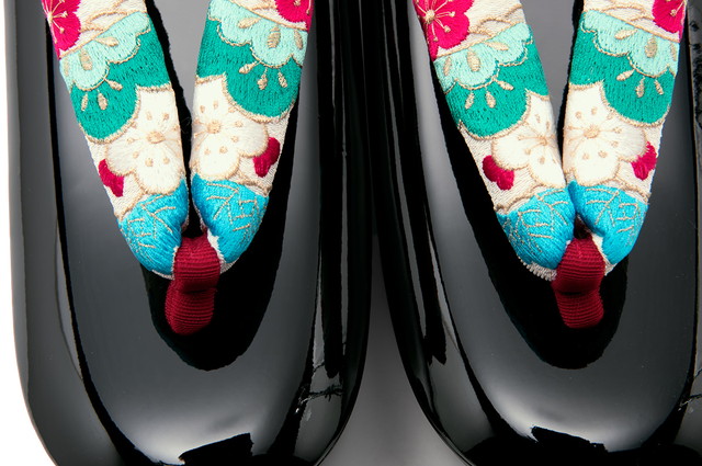 成人式 草履 レディース 厚底 黒 ブラック 梅 うめ 花 松 刺繍 縮緬