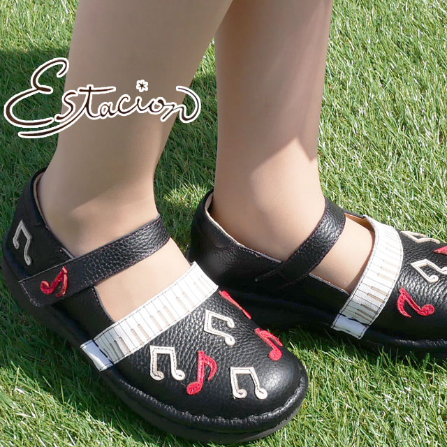 送料無料 レディース 2021 夏 新作 夏新作 サマー SS パンプス 人気 流行 定番 Estacion ストラップシューズ コンフォートシューズ 革靴 メリージェーン ローヒール 歩きやすい 疲れない 黒 ブラック ベルクロ 本革 レザー カジュアル 音符柄 ピアノ柄 ヒール高さ約4cm