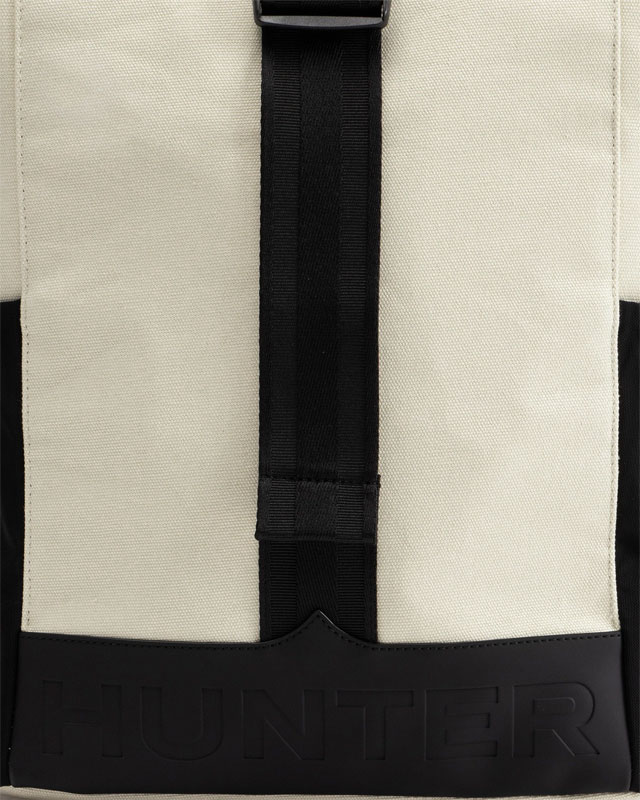 送料無料 ハンター HUNTER 15.24L UBB4012CAA メンズ レディース FW 秋冬 新作 秋新作 冬新作 人気 流行 定番 2024 2025 リュック リファインド スティッチ キャンバスバックパック デイパック かばん 13.5インチノートPC対応 PCスリーブ バック 旅行 ブラック 鞄