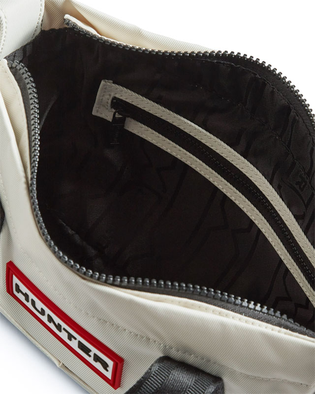 送料無料 ハンター HUNTER 2.17L 2WAY UBS1203KBM メンズ レディース FW 秋冬 新作 秋新作 冬新作 人気 流行 定番 2024 2025 ショルダーバッグ ハンドバッグ ナイロン ミニ トップ クリップ トート 斜め掛け カバン 肩掛け バック 旅行 小さめ 手持ち ソフト ブラック 黒 鞄