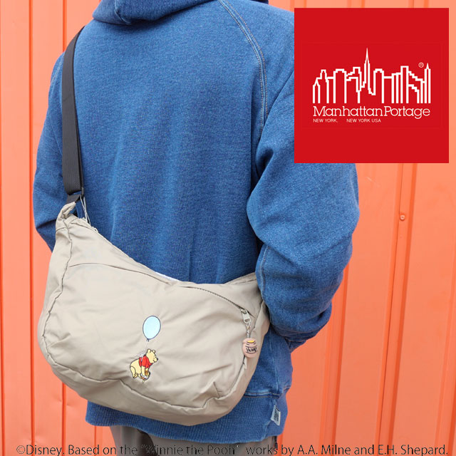送料無料 ショルダーバッグ メンズ レディース AW 人気 流行 定番 2025 マンハッタンポーテージ Manhattan Portage MP-2409-TS-PH25 バッグ リミテッド 斜め掛け くまのプーさん ラウンドショルダー 三日月型 軽量 小さめ 軽い 黒