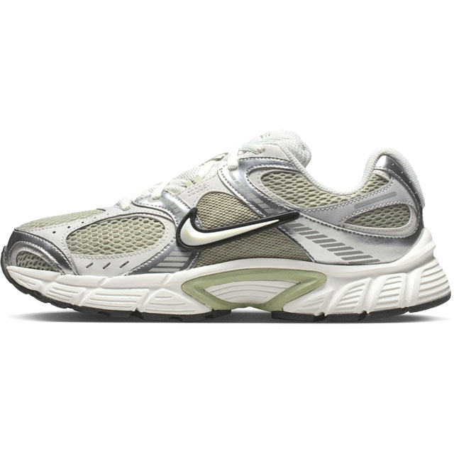 送料無料 スニーカー ランニングシューズ ローカット レディース SS 春夏 新作 春新作 夏新作 人気 流行 定番 2026 ナイキ NIKE W V5 RNR 500 HQ7901 301 ウィメンズ スプルースフォグ/サミット-