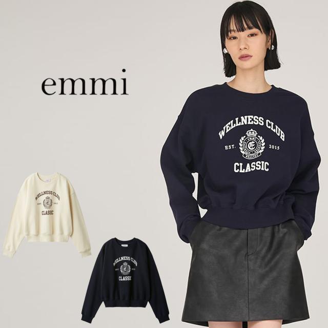 emmi atelier エミ アトリエ  ONLINE限定カラー カレッジロゴスウェットトップス 13wct254068 レディース  グラフィックプリント スウェット セットアップ 2025秋