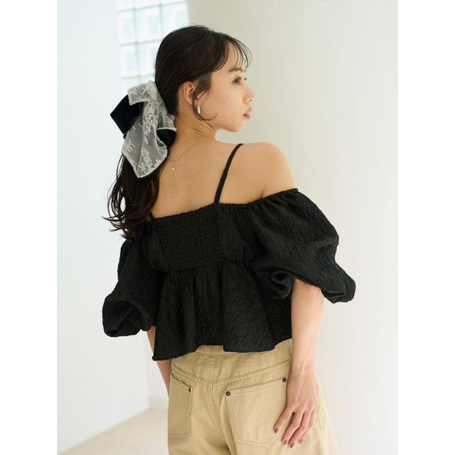 スナイデル SNIDEL オフショルフリルブラウス swfb254207 レディース トップス ショート丈 ペプラムシルエット 美脚効果 オフショルダー 2025秋 スナイデル SNIDEL オフショルフリルブラウス swfb254207 レディース
